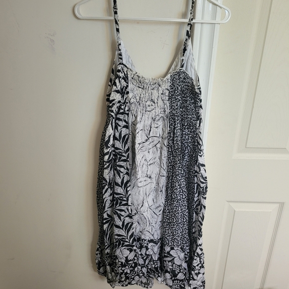 Women's Lightweight Dress - Picture 4 of 6